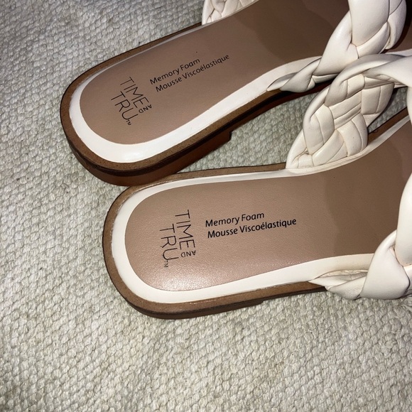 Time and Tru women’s size 7 off White Braided memory foam Sandals - Picture 2 of 14